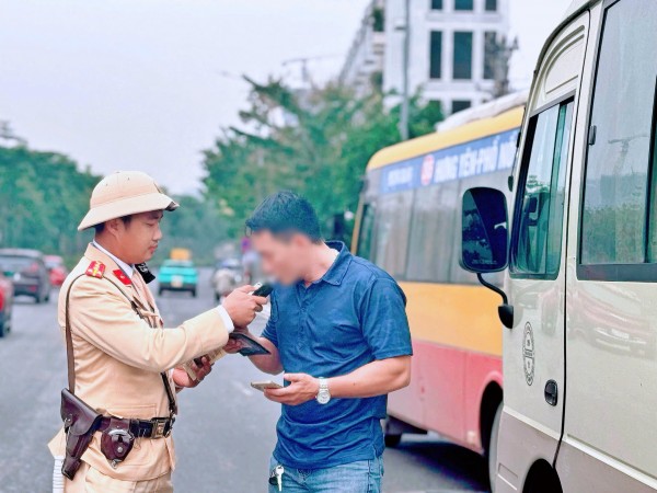 Hà Nội kiểm soát vận tải hàng hóa, hành khách đảm bảo an toàn dịp Tết